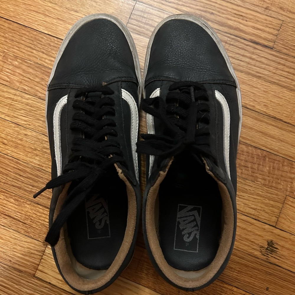 Vans Black and White Sneakers Classic Style